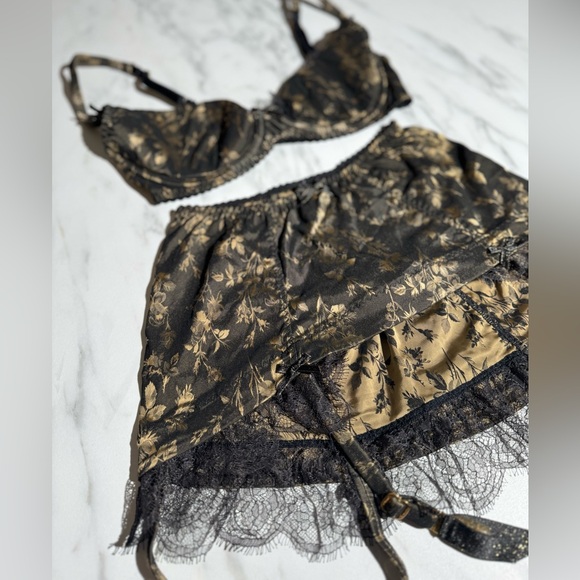 Agent Provocateur Leoni Black Gold Roll-on Suspender - Picture 10 of 16